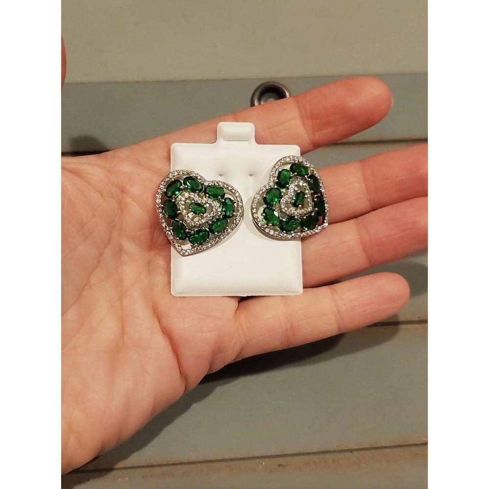 14k White gold plated - green emerald heart earring